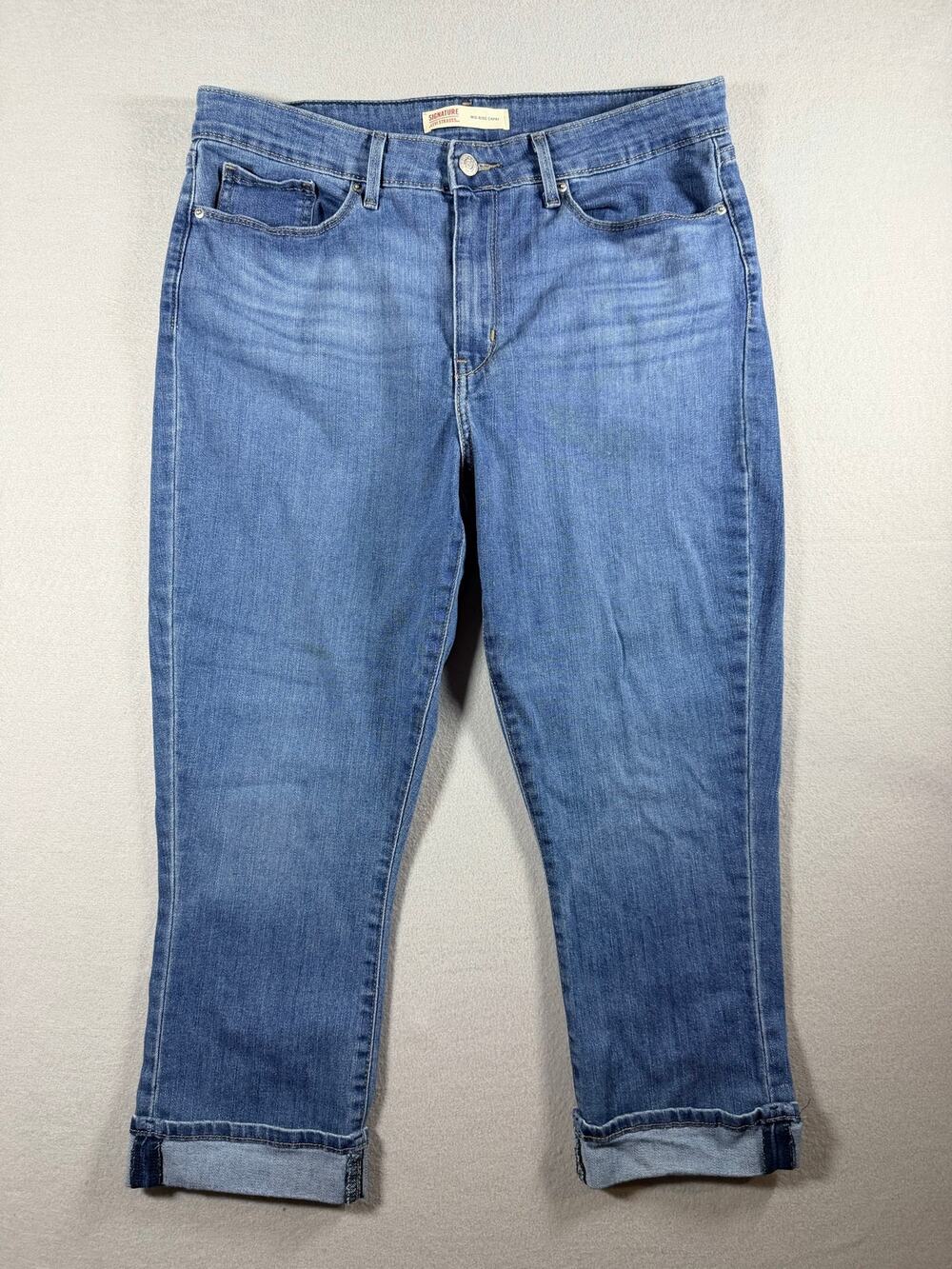 Signature Levi Strauss Womens Mid-Rise Capri Jeans Size 12 W31 Medium Wash